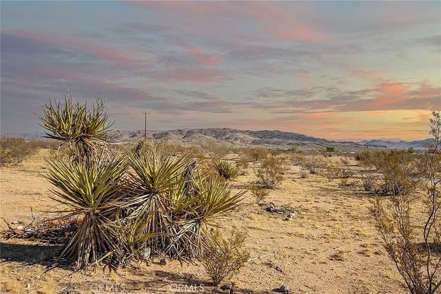 1856 Cambria, Landers, CA 92285