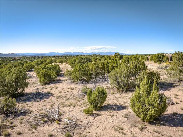 2 Escopeta Court, Santa Fe, NM 87506