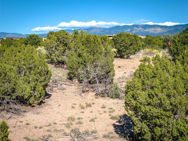 2 Escopeta Court, Santa Fe, NM 87506