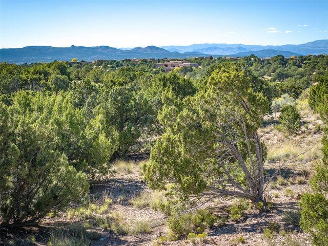 2 Escopeta Court, Santa Fe, NM 87506