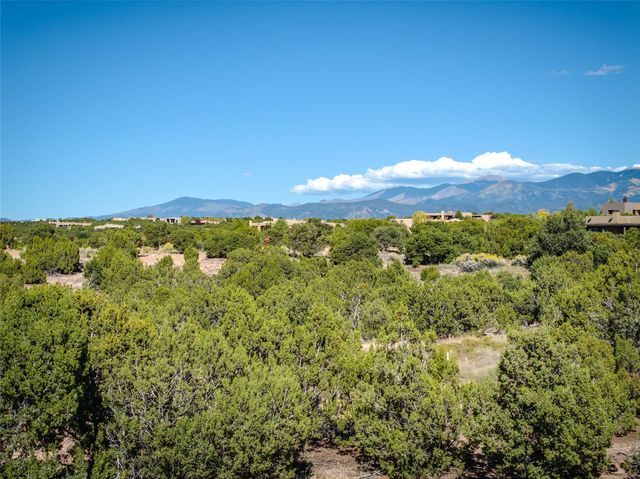 2 Escopeta Court, Santa Fe, NM 87506