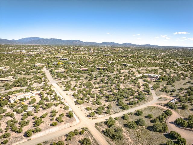 2 Escopeta Court, Santa Fe, NM 87506