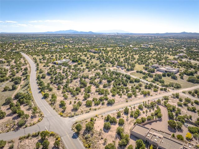 2 Escopeta Court, Santa Fe, NM 87506