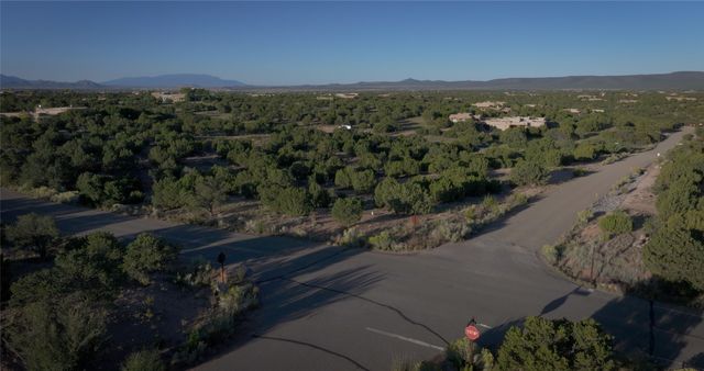 2 Escopeta Court, Santa Fe, NM 87506