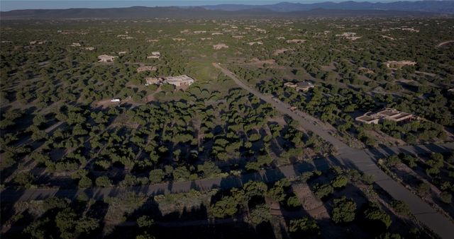 2 Escopeta Court, Santa Fe, NM 87506