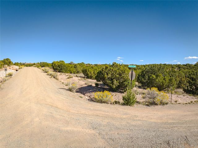 2 Escopeta Court, Santa Fe, NM 87506