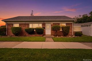 26004 Waldorf Street, Roseville, MI 48066
