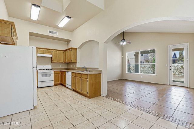 1445 PASEO DE FLOR Street, El Paso, TX 79928