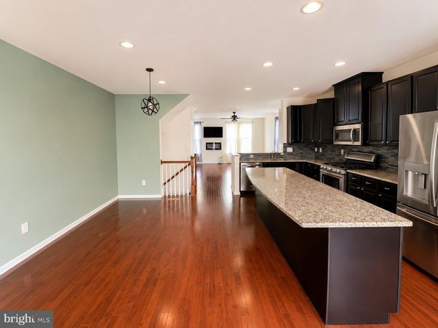 113 VILLAGE GREEN LN, Sicklerville, NJ 08081