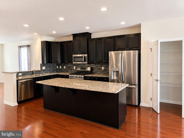 113 VILLAGE GREEN LN, Sicklerville, NJ 08081