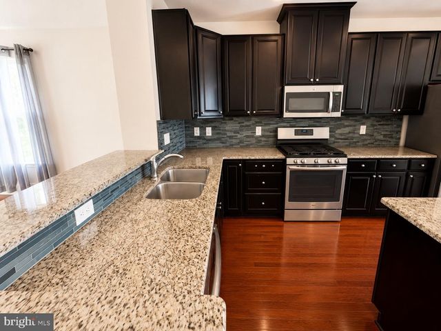 113 VILLAGE GREEN LN, Sicklerville, NJ 08081
