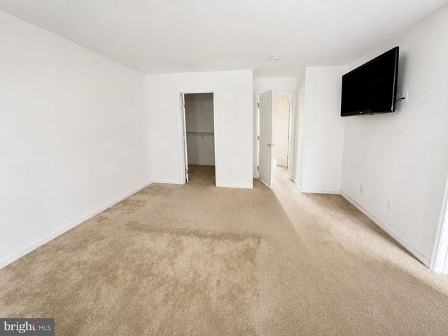 113 VILLAGE GREEN LN, Sicklerville, NJ 08081