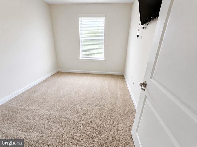 113 VILLAGE GREEN LN, Sicklerville, NJ 08081