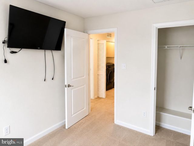 113 VILLAGE GREEN LN, Sicklerville, NJ 08081