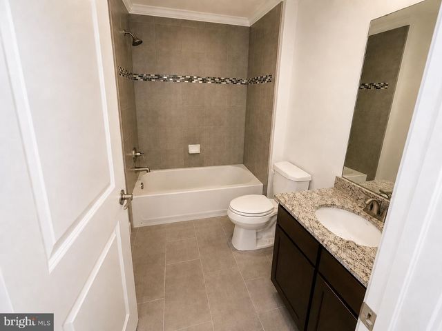 113 VILLAGE GREEN LN, Sicklerville, NJ 08081