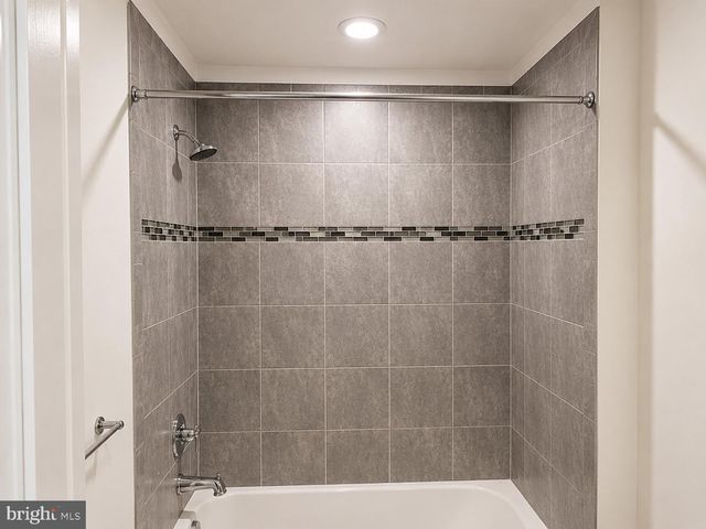 113 VILLAGE GREEN LN, Sicklerville, NJ 08081