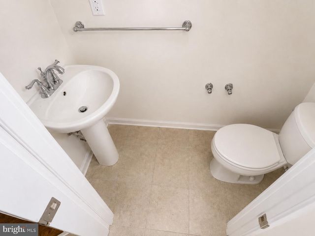 113 VILLAGE GREEN LN, Sicklerville, NJ 08081
