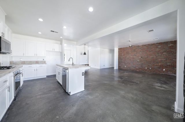 13504 Carpaccio Lane, Bakersfield, CA 93306