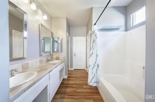 13504 Carpaccio Lane, Bakersfield, CA 93306