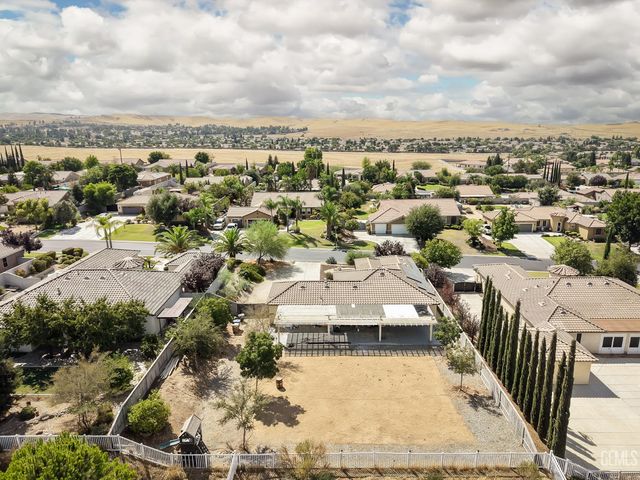 13504 Carpaccio Lane, Bakersfield, CA 93306