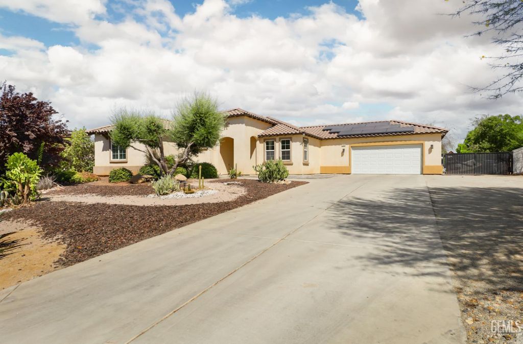 13504 Carpaccio Lane, Bakersfield, CA 93306