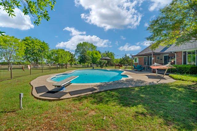 1411 Honeysuckle Ridge Court, Midlothian, TX 76065