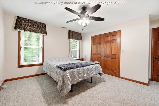 14 Woodclyffe Road, Hurricane, WV 25526