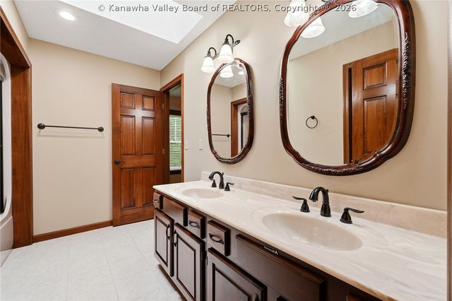 14 Woodclyffe Road, Hurricane, WV 25526