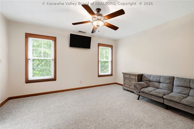 14 Woodclyffe Road, Hurricane, WV 25526