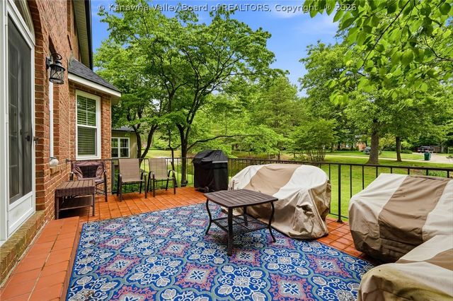 14 Woodclyffe Road, Hurricane, WV 25526