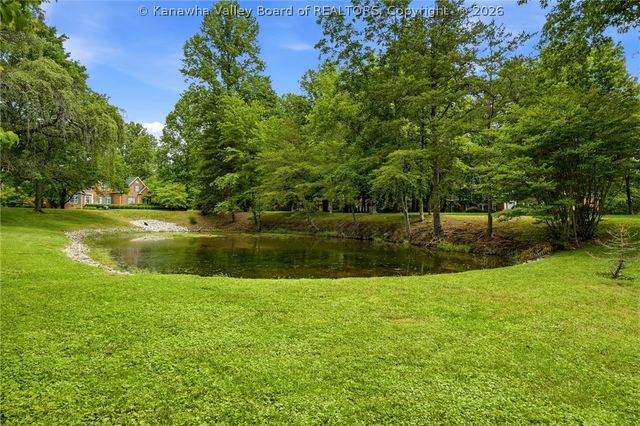 14 Woodclyffe Road, Hurricane, WV 25526