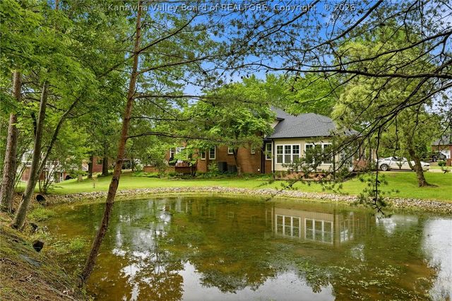 14 Woodclyffe Road, Hurricane, WV 25526