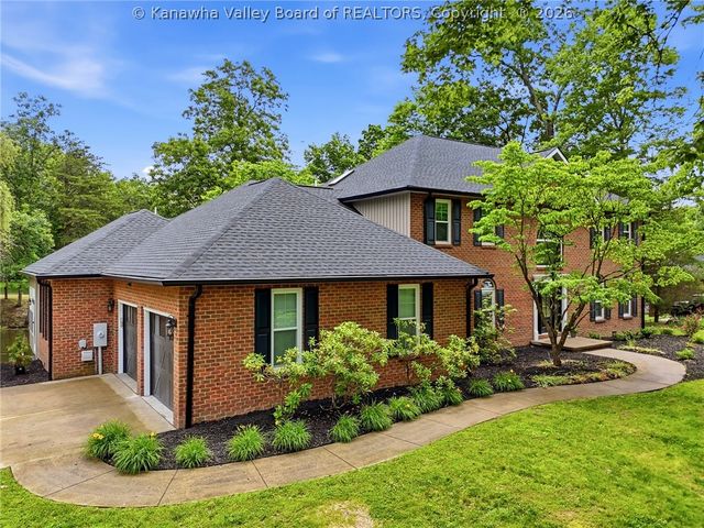 14 Woodclyffe Road, Hurricane, WV 25526