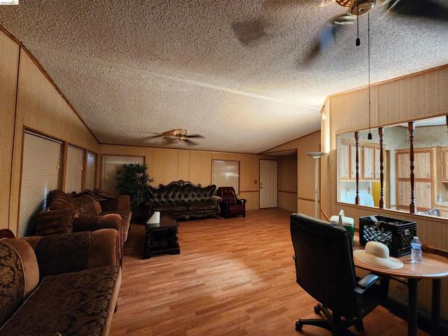 16612 Stagecoach Rd, Corning, CA 96021