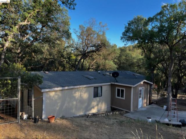 16612 Stagecoach Rd, Corning, CA 96021