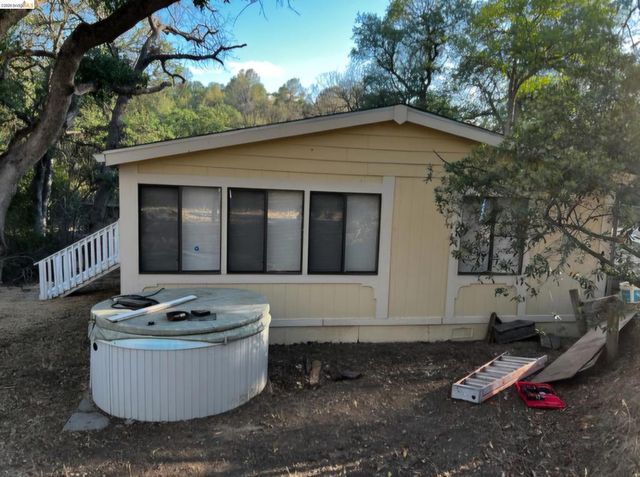 16612 Stagecoach Rd, Corning, CA 96021