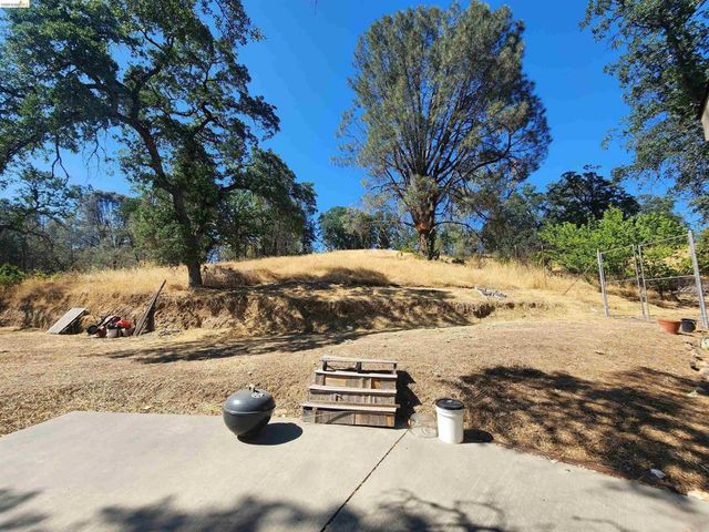 16612 Stagecoach Rd, Corning, CA 96021