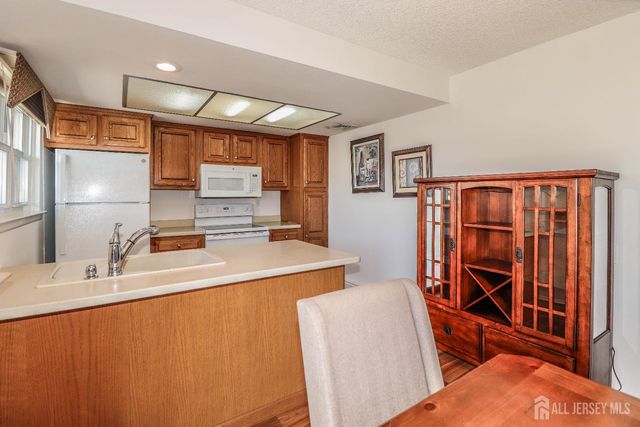 101-C Dogwood Plaza, Monroe, NJ 08831