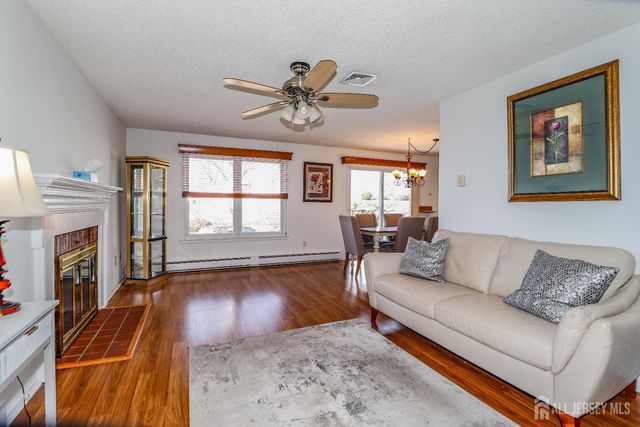 101-C Dogwood Plaza, Monroe, NJ 08831