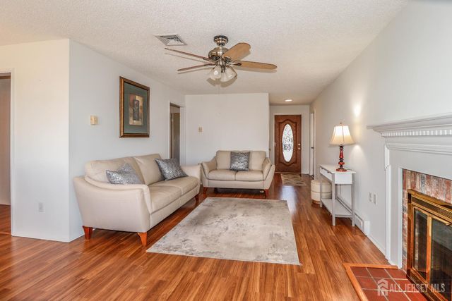 101-C Dogwood Plaza, Monroe, NJ 08831