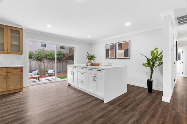 432 8th Avenue, Menlo Park, CA 94025