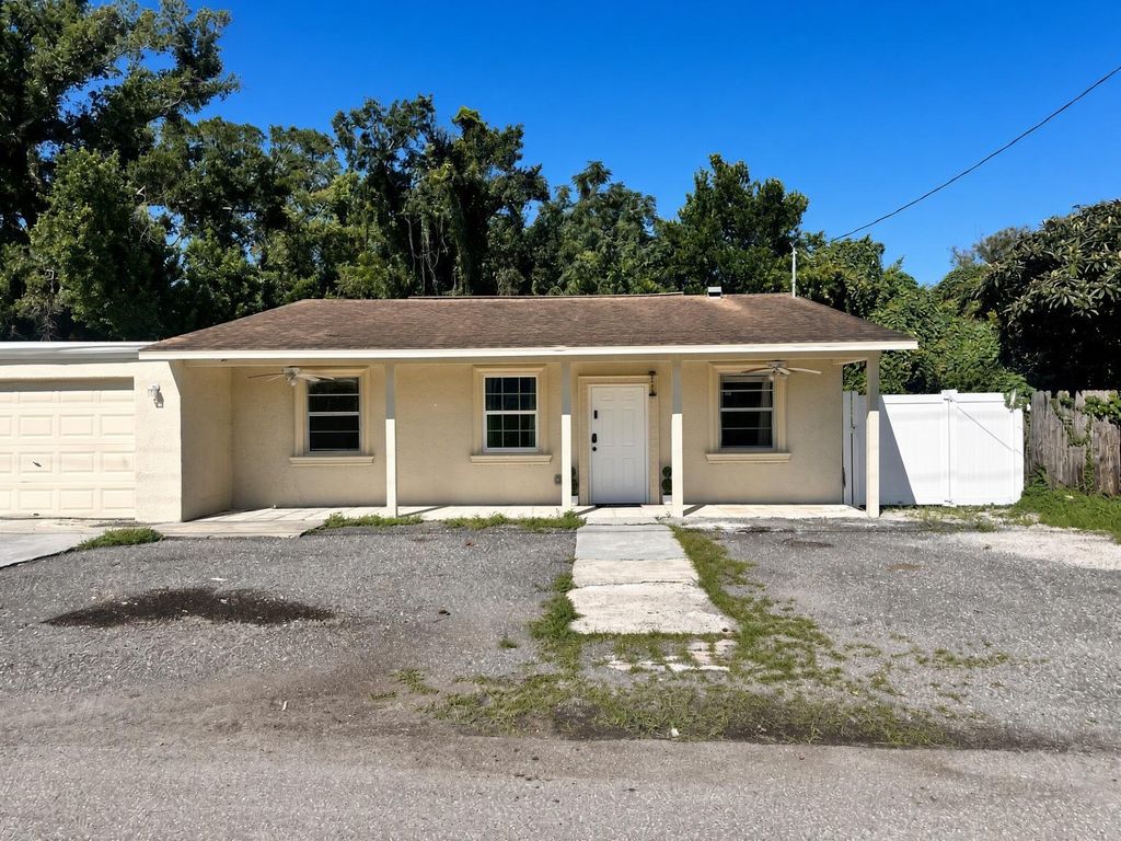 Image 2 of property listing at 6508 N GLEN AVE, Tampa, FL 33614