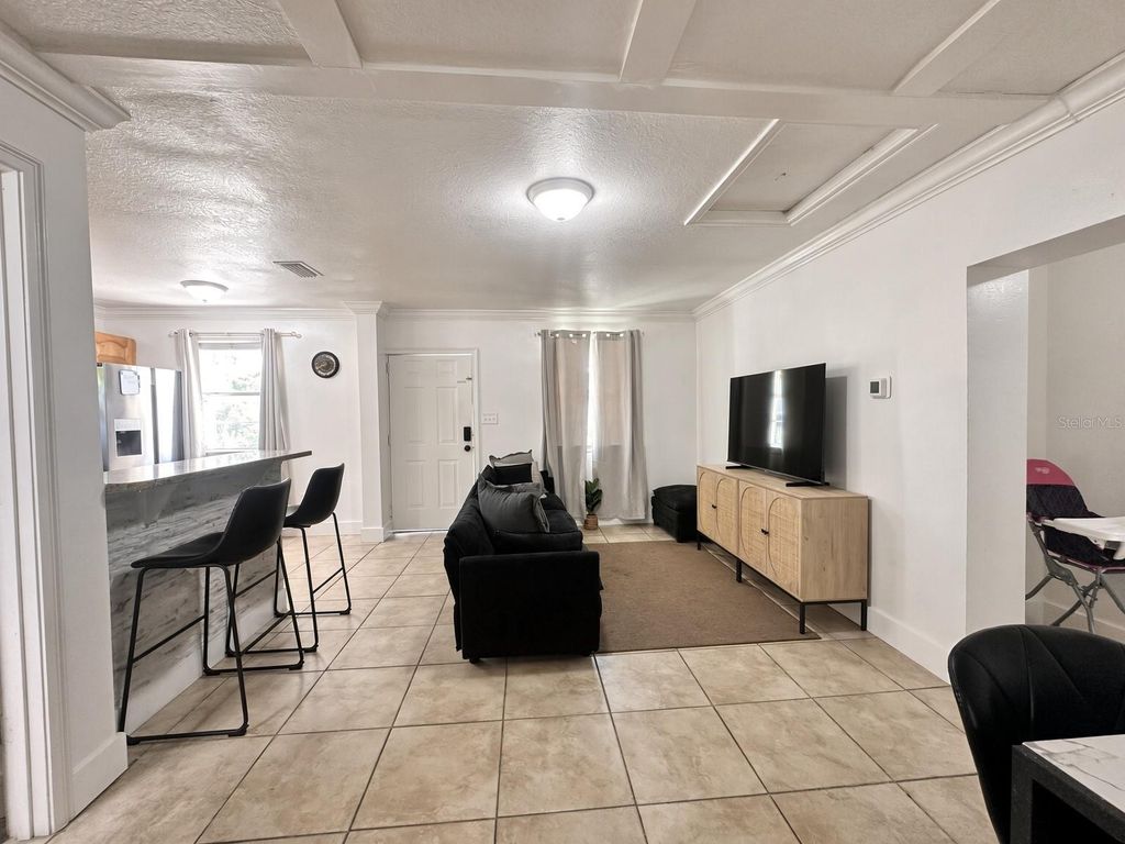 Image 17 of property listing at 6508 N GLEN AVE, Tampa, FL 33614