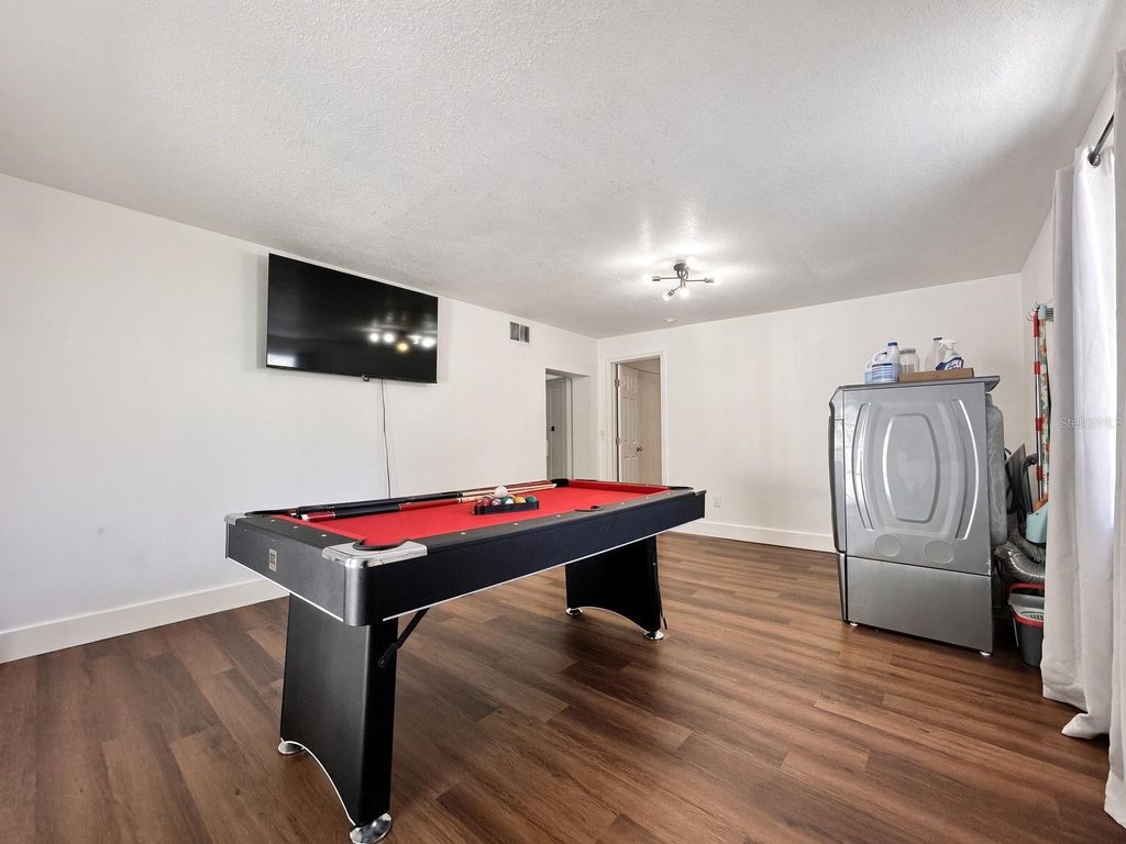 Image 18 of property listing at 6508 N GLEN AVE, Tampa, FL 33614