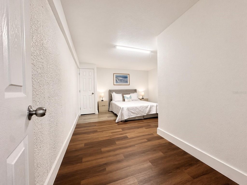 Image 10 of property listing at 6508 N GLEN AVE, Tampa, FL 33614