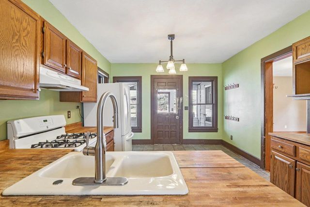 146 TAYLOR Street, Cottage Grove, WI 53527