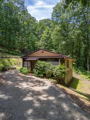 210 Mcdaniel Lane, Suches, GA 30572