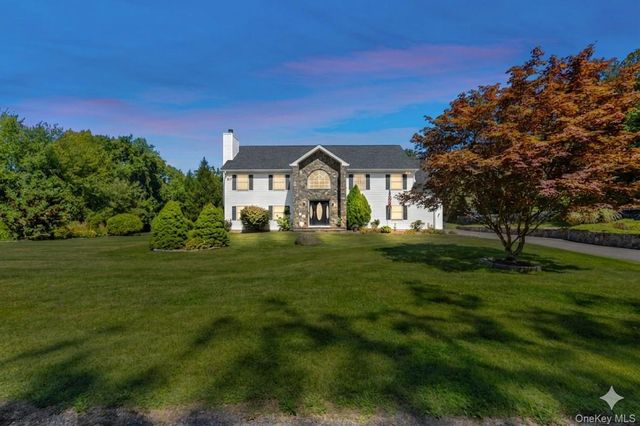 70 Oak Pond Lane, Mahopac, NY 10541