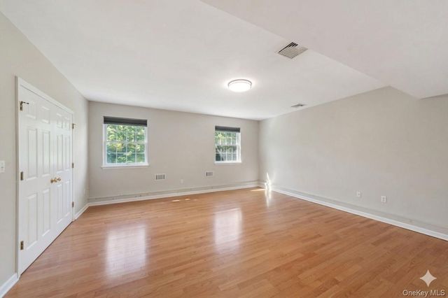 70 Oak Pond Lane, Mahopac, NY 10541