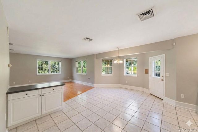 70 Oak Pond Lane, Mahopac, NY 10541